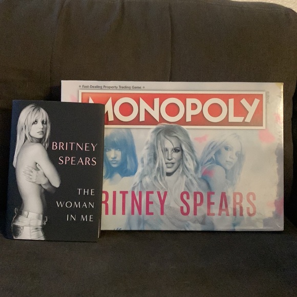 BRITNEY SPEARS BOARD GAME & BOOK - Picture 1 of 7